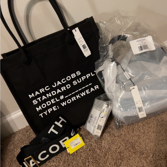 Marc Jacobs Black Packaging - Picture 1 of 10